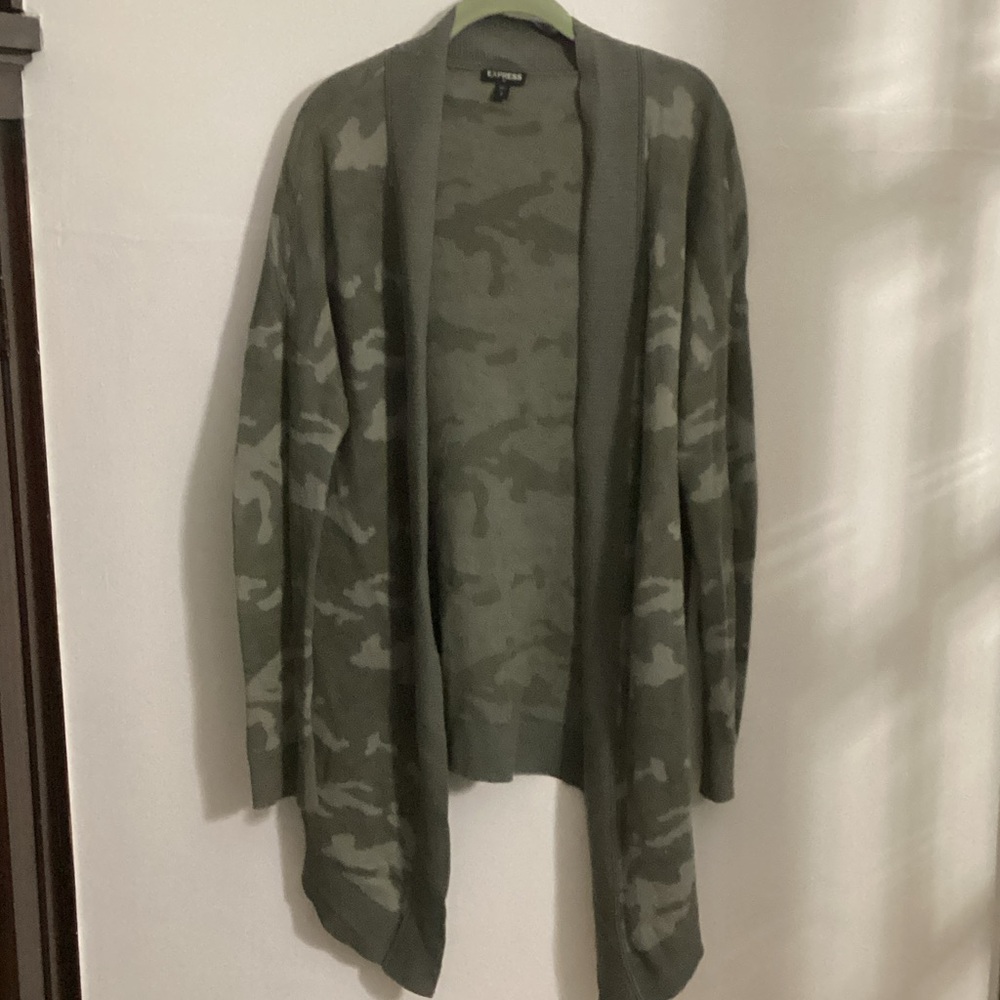 Express Green Camo Open Cardigan 💛